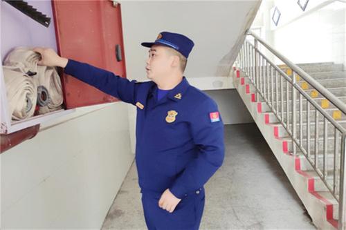 代市实验学校迎接区消防救援大队消防安全检查