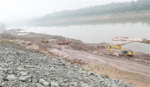 渠江右岸广安城区官盛大桥至肖家沟堤防工程快速推进