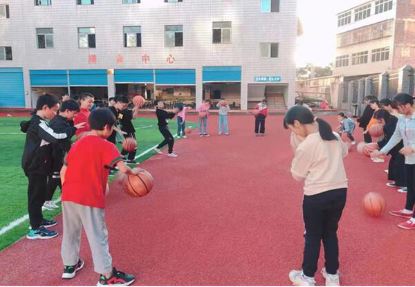 通江县龙凤场小学聚焦“双减”夯实课后服务