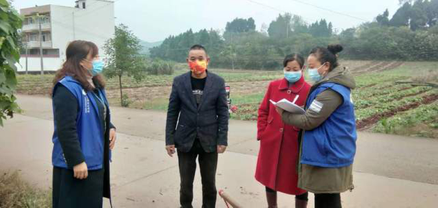 成都东部新区石板凳街道22名网格员坚守一线助力疫情防控