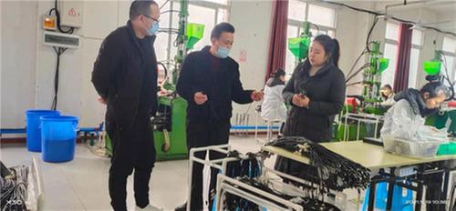 开江县教科局督查指导科技型中小企业