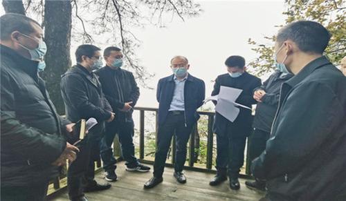 岳池县委副书记、代理县长陈松柏到金城山景区调研森林防灭火工作