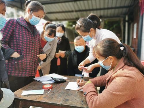 青神：村民“众筹”拓宽道路 鼓足干劲美化乡村