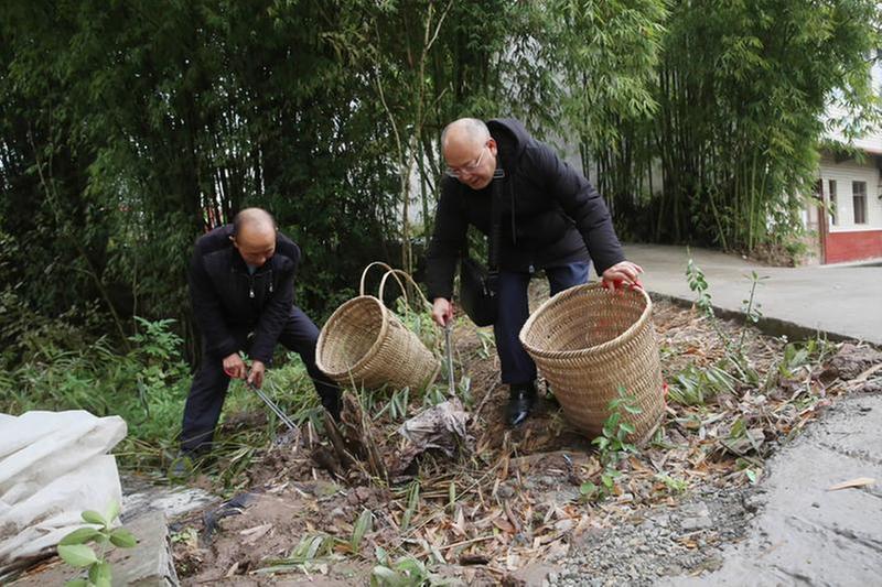 袁道迪：“闲不住”的驻村书记