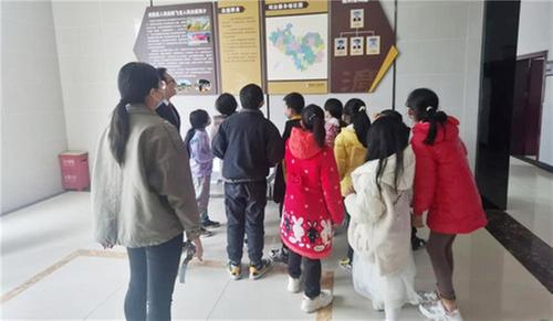 武胜县法院飞龙法庭开展普法宣传活动