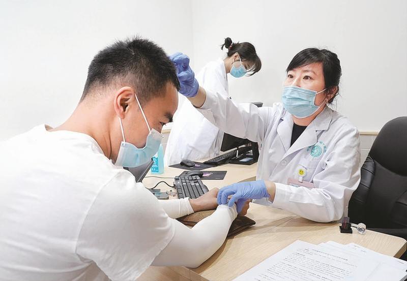 妙手仁心 诲人不倦