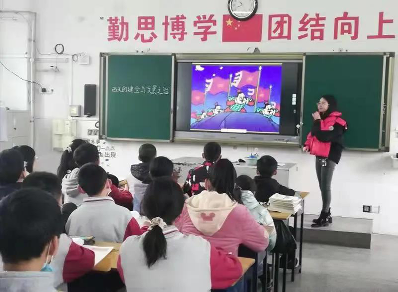 通江县实验中学开展全员听评课活动 提升教师专业素养