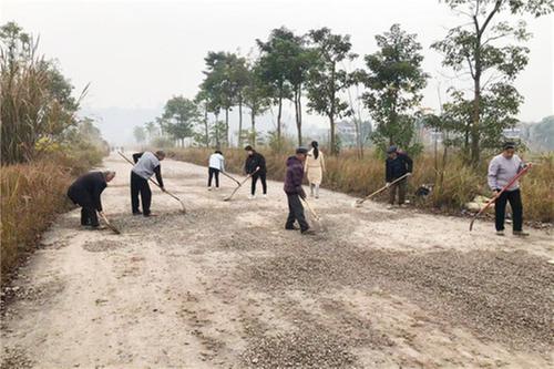护安镇：积极整修乡村路 康庄大道宽又平