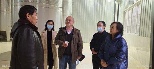 万达开国家技术创新中心调研小组一行深入开江调研