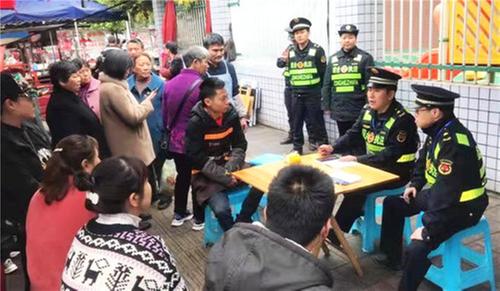 岳池县城市管理综合执法大队规范设置交易区 便民利民暖人心