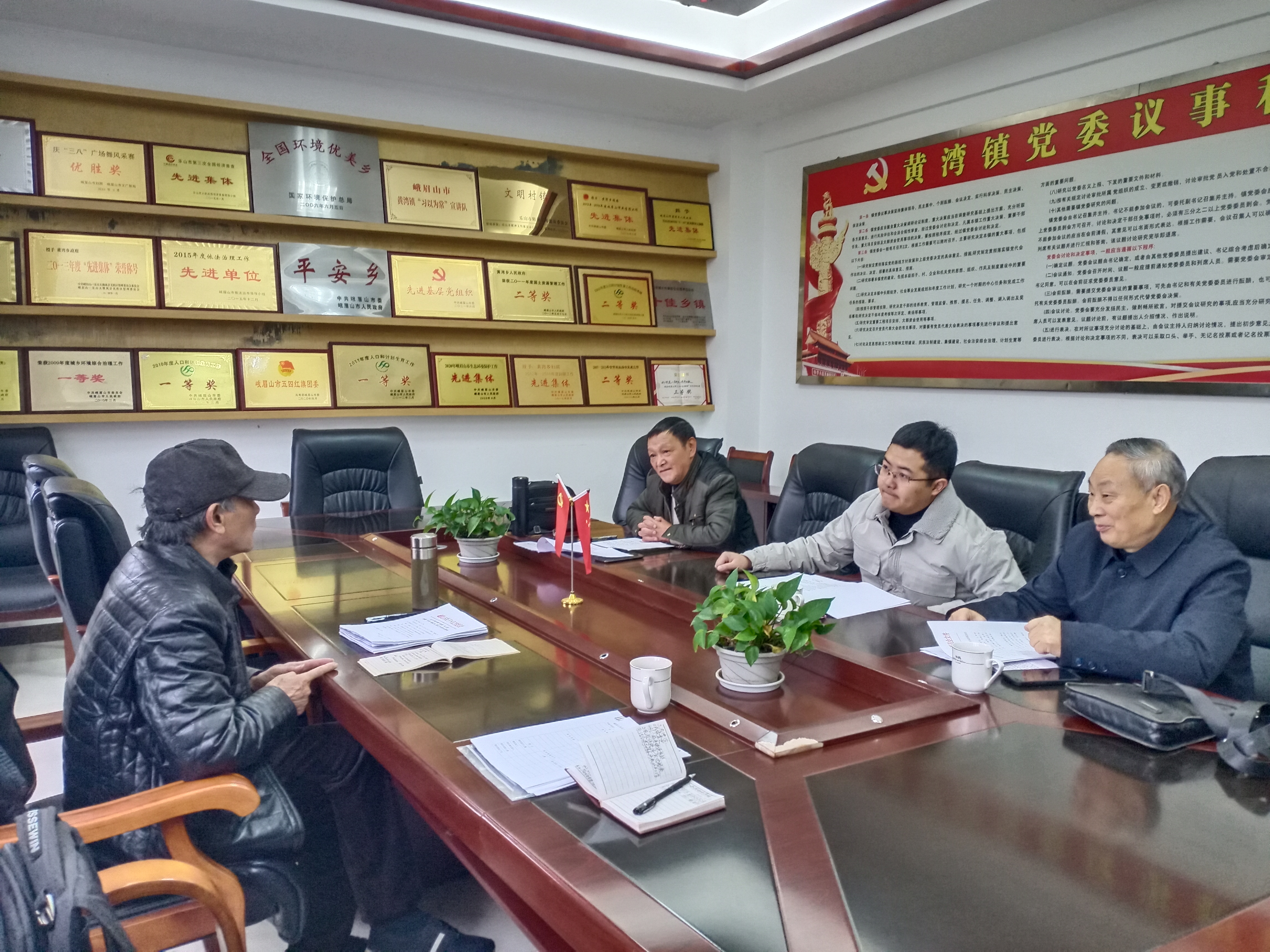 峨眉山市关工委深入镇、乡、街道调研巩固创建“六好”基层关工委实施情况 