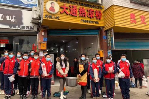 大通镇开展“热凉粉暖人心 元旦敬老情”主题活动