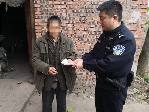 邻水县：男子大意丢失过年钱  民警及时“完璧归赵”