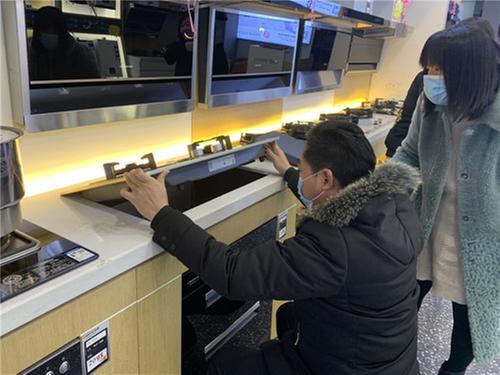 岳池县市场监督管理局开展燃气灶具专项执法检查