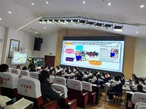 青年教师课堂教学展风采