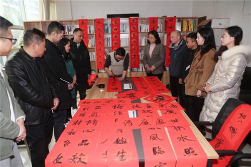 广安区：“廉政春联”迎新春