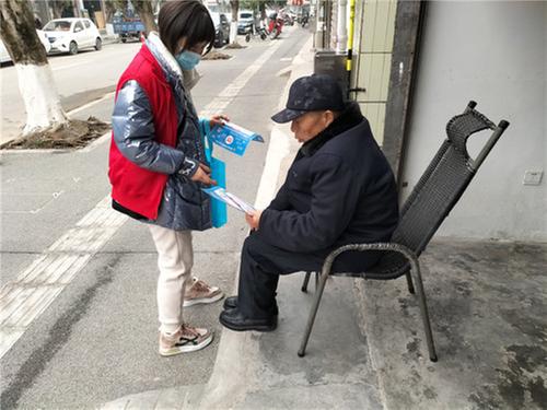 彭山区：网格员贴心服务 确保群众舒心过年