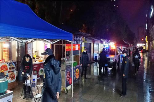 武胜县：新春佳节不放松 巡逻防控保秩序