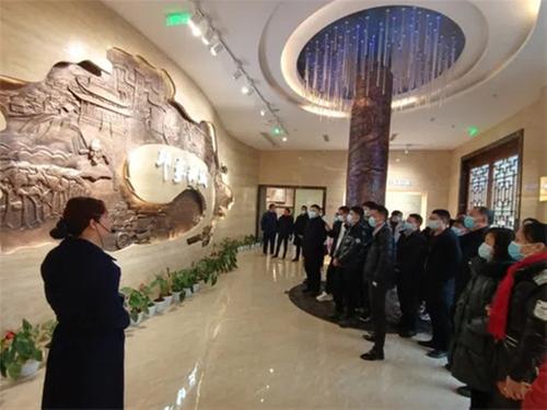 内江市市中区开展农民工幸福中区“一日游”活动