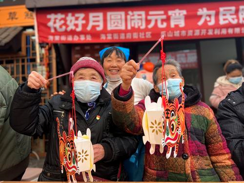 乐山上中顺特色街区“花式”庆元宵