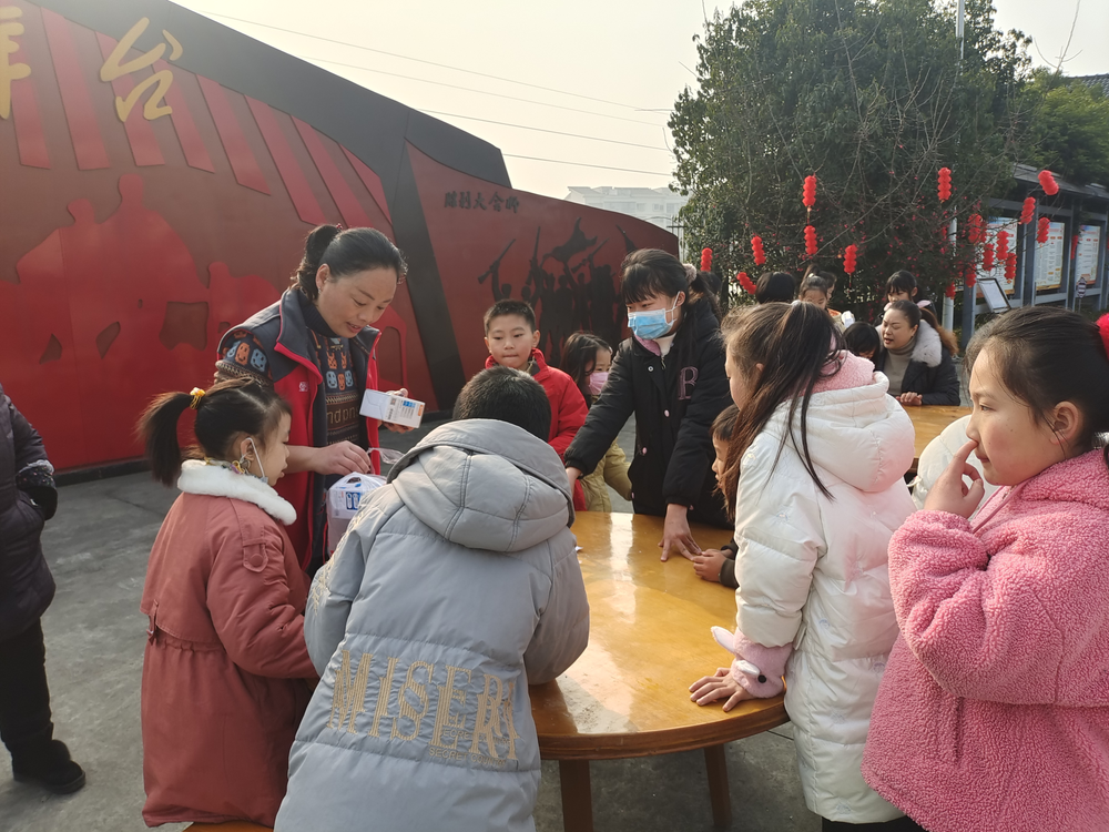 公义场社区：关爱留守儿童欢度元宵佳节