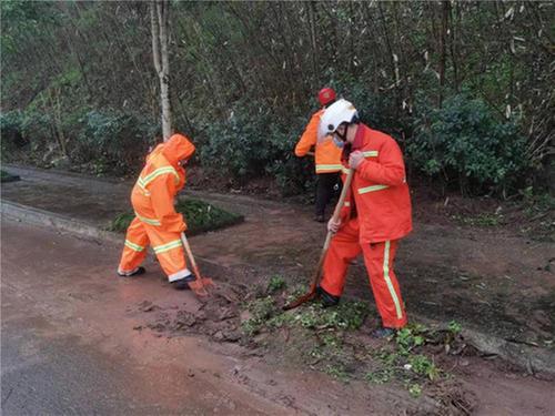 春节过后，广安环卫工人扮靓城市不停歇