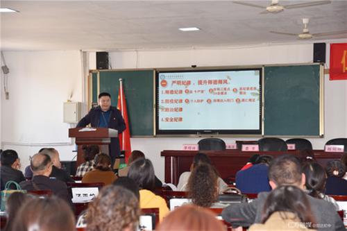 坝达初中开展支部书记讲党课活动