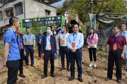 岳池县人大代表到酉溪镇开展小组活动