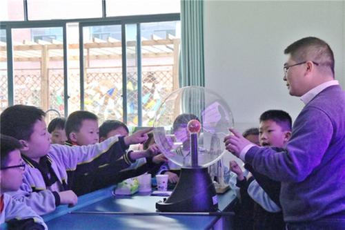 丹棱县端淑小学软式棒垒球“打进”课后服务