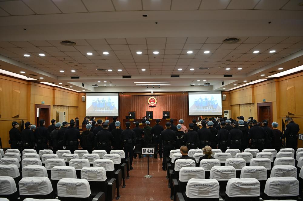 专骗境外男性！金牛法院线上线下同步审结一起涉案19名被告人的电信网络诈骗犯罪案件 