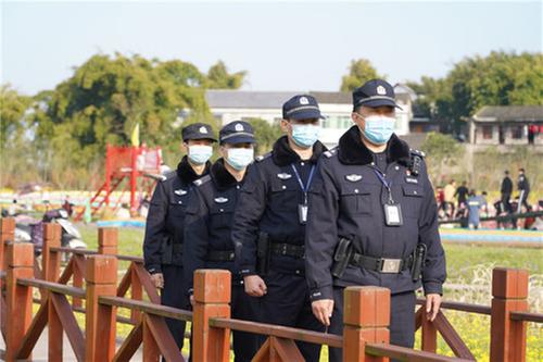 广安公安“四大警务”精准服务“四大战略”