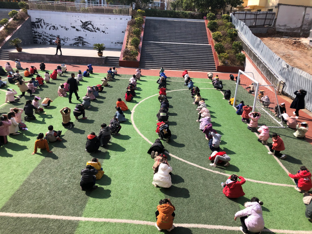 羊凤小学：应急演练织牢校园安全网