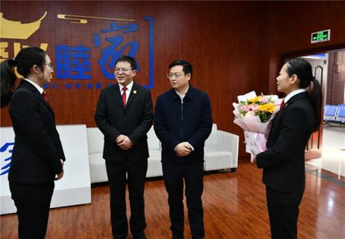 内江市市中区开展“三八”妇女节走访慰问活动