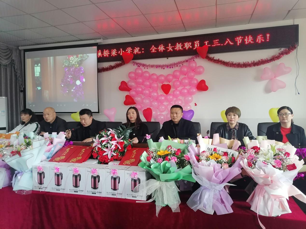 长赤镇桥梁小学开展“暖入人心，感恩三八”主题活动