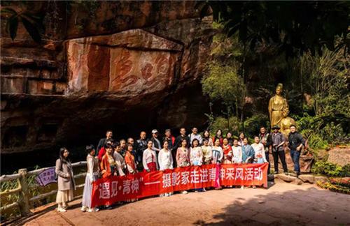 寻早春花香 品青神文化