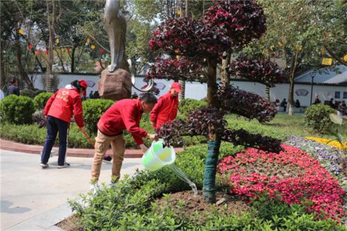 彭山一小开展“关爱他人·保护环境”学雷锋活动                                