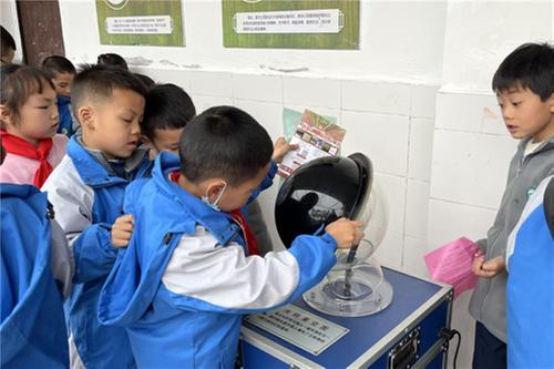 前锋区：科普大篷车进校园 学生零距离体验科技感