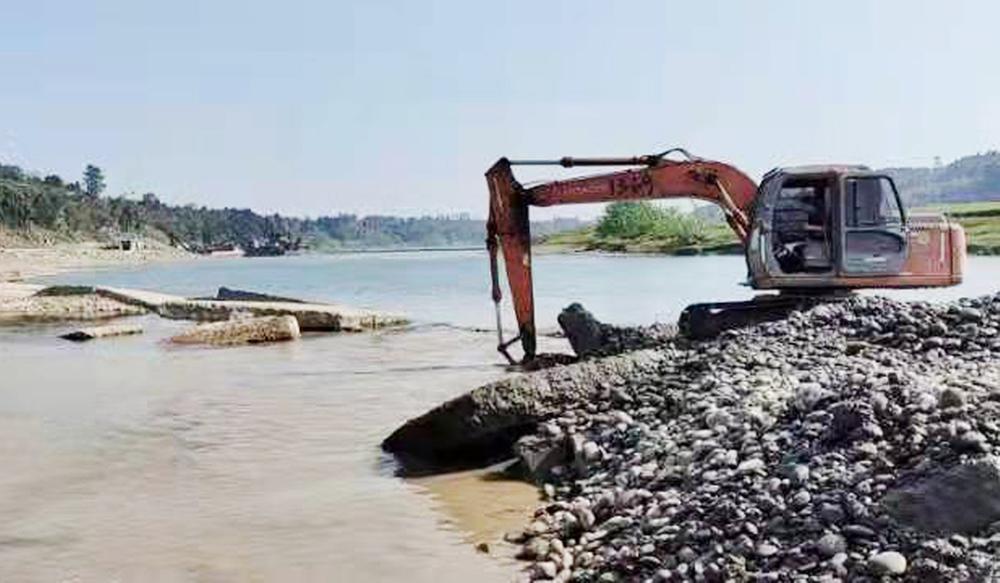 坪滩镇扎实开展妨碍河道行洪突出问题排查整治工作