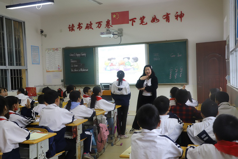 恩阳区三小开展城乡校际教研交流活动