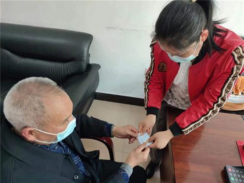 广安成功受理首张“川渝通办”社保卡