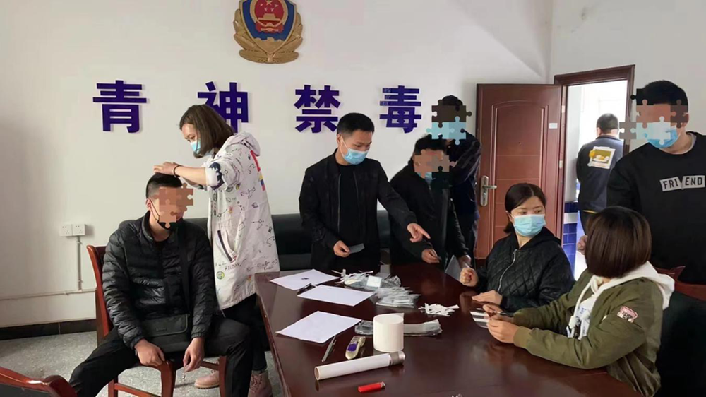 青神县司法局青竹司法所双管齐下推进“禁毒+反诈”工作