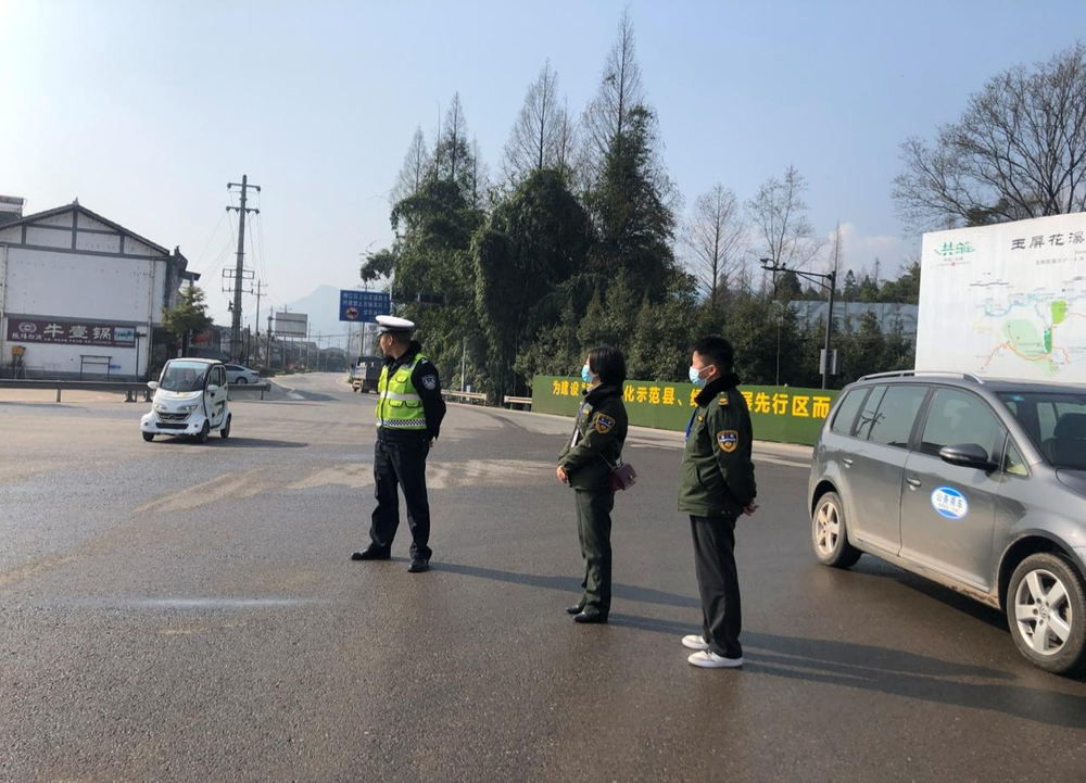 洪雅县农业农村局与交警部门联合开展变型拖拉机专项整治行动