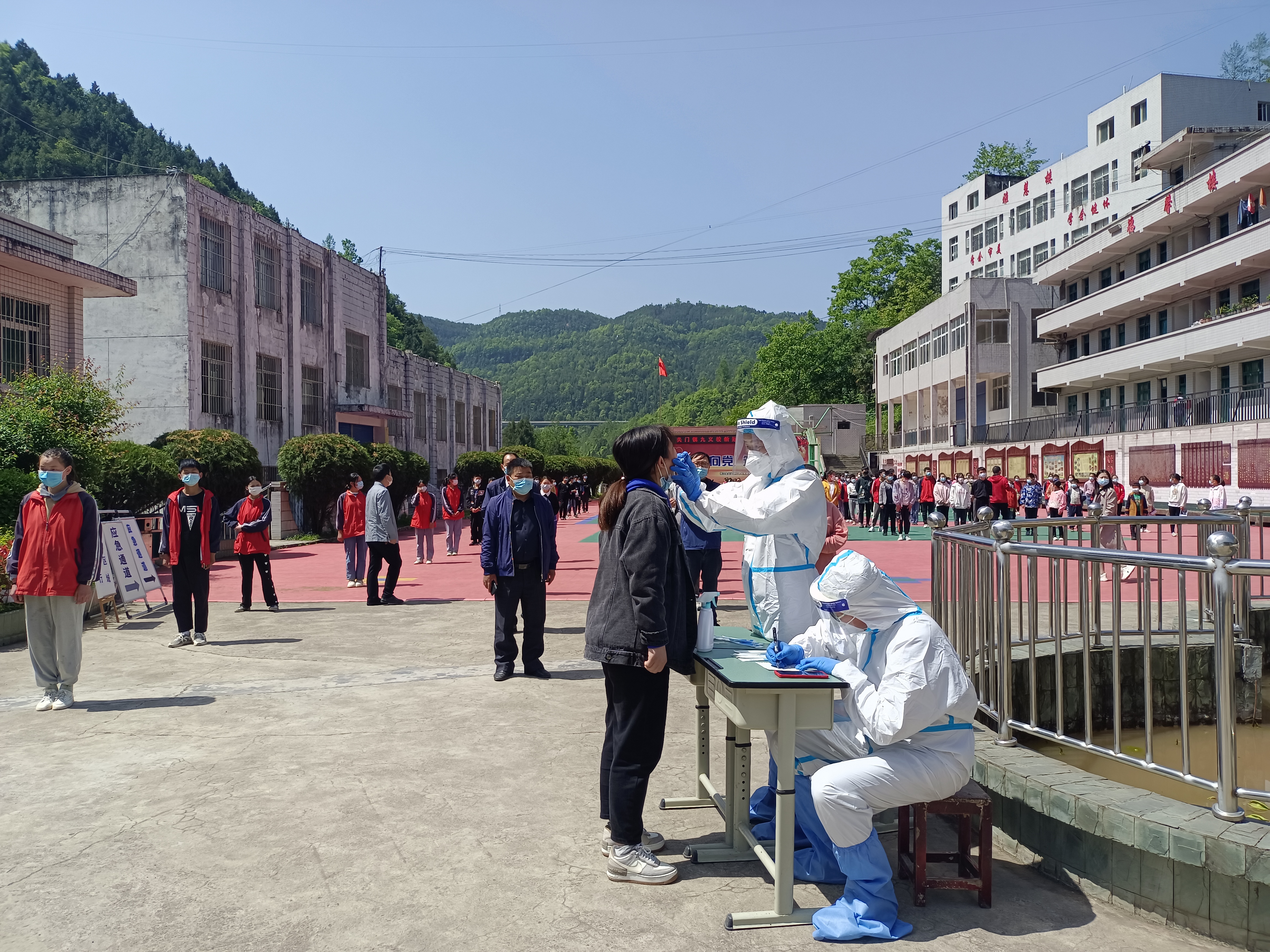 关门九义校开展新冠疫情防控应急演练