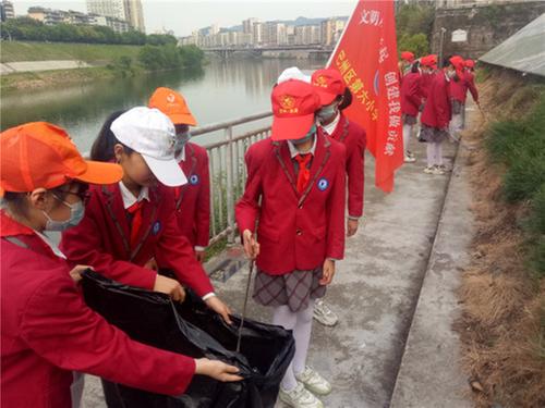 巴州区六小组织开展生态环保教育系列活动