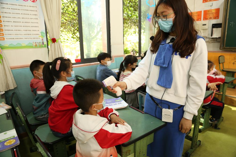 巴中市中坝小学开展新冠肺炎疫情防控应急处置演练