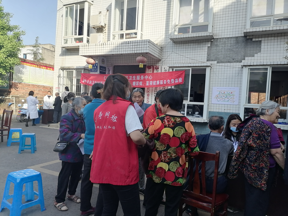 仁寿县怀仁街道蜂蜜社区开展“老年人免费健康检查”活动