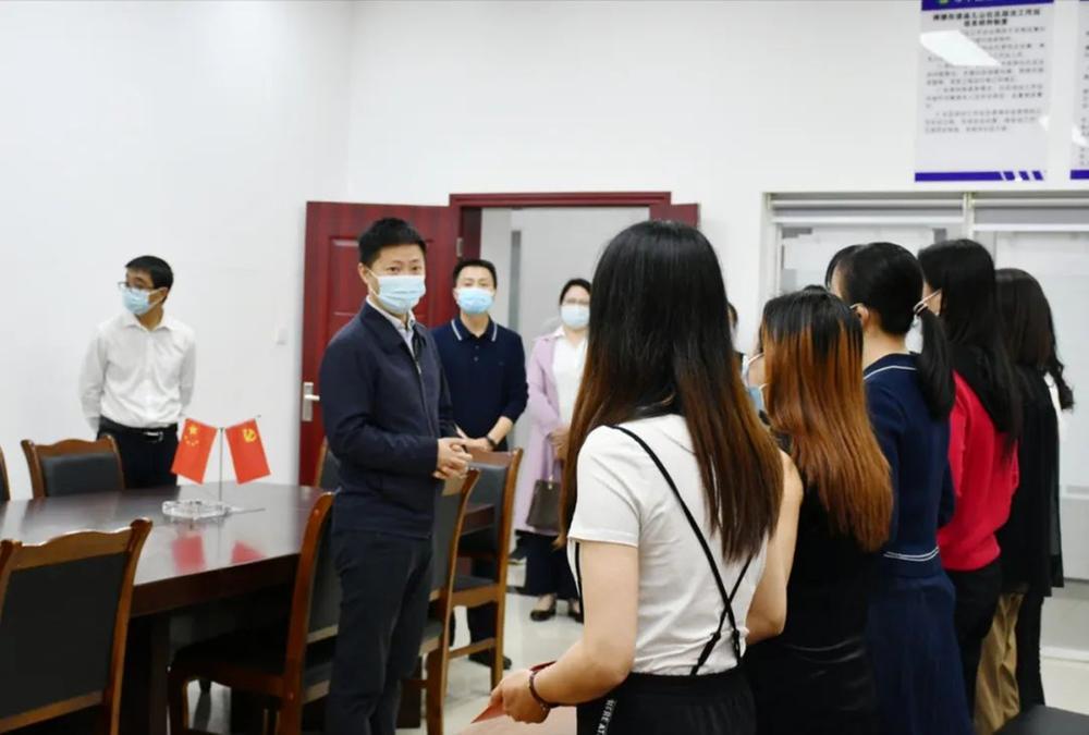 内江市市中区领导走访慰问疫情防控一线基层干部