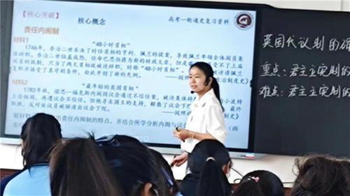 眉山天府新区实验中学召开高效“6+1”课堂教学教研工作研讨会