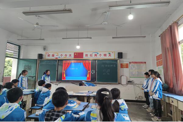 南江县正直镇朱公小学开展赛课活动