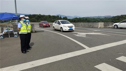 洪雅县：扎实做好假期道路交通管理工作